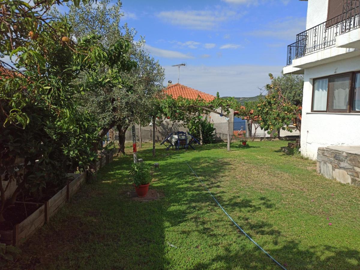 Dora'S House Comfortable Apartment With A Yard And View Pyrgadikia Exterior photo