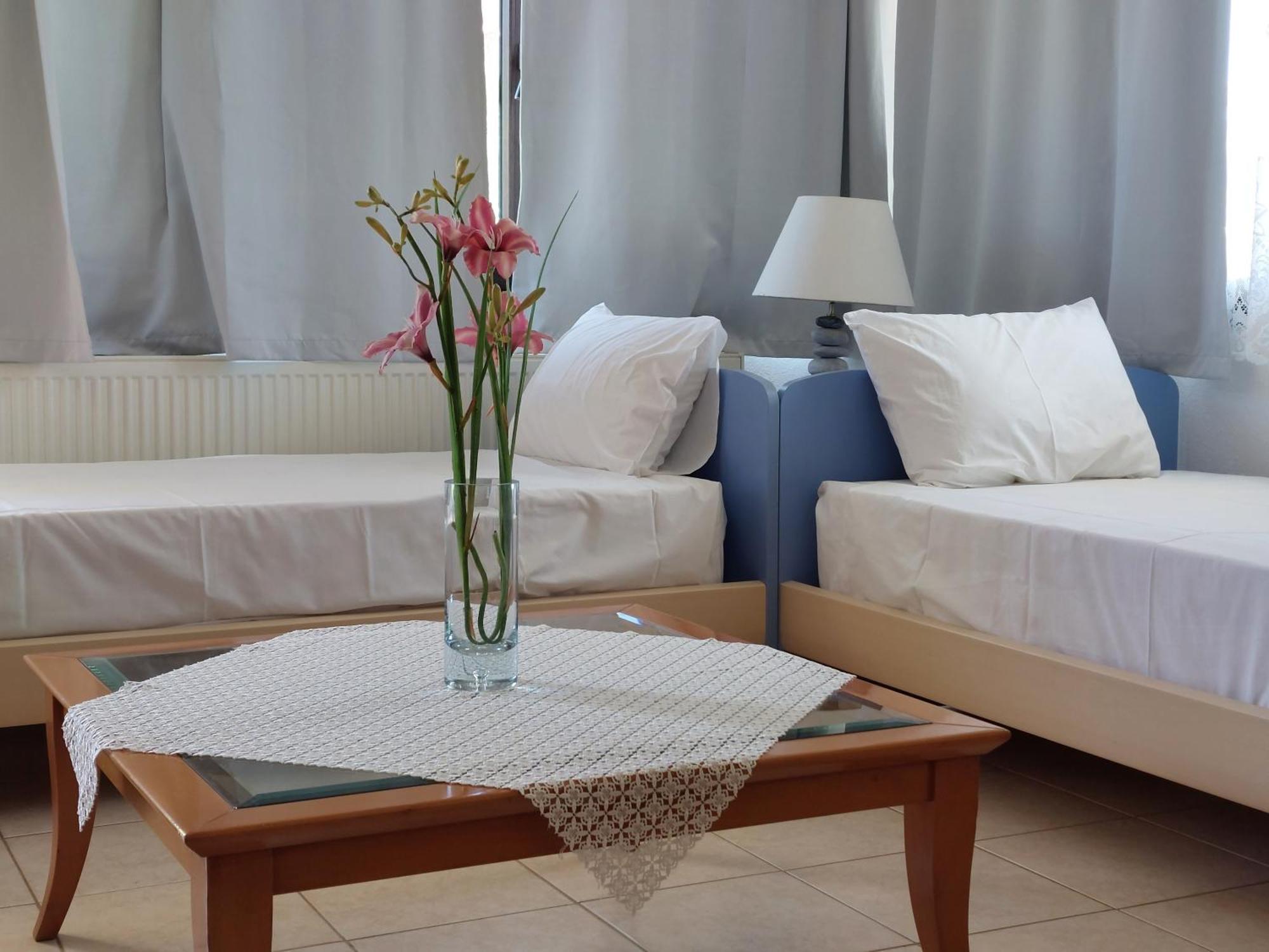 Dora'S House Comfortable Apartment With A Yard And View Pyrgadikia Exterior photo
